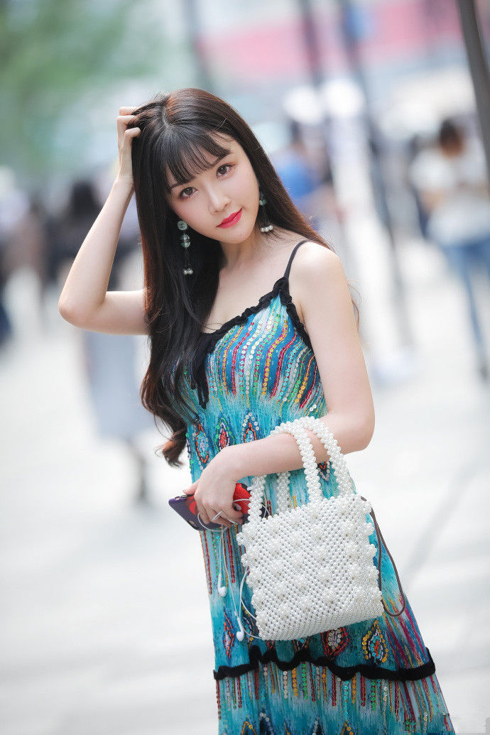 成都美女街拍，时尚漂亮的原生态！