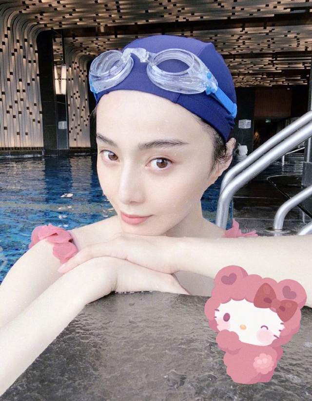 脱落游泳明星衣服图片_明星游泳衣服脱落_脱落游泳明星衣服视频