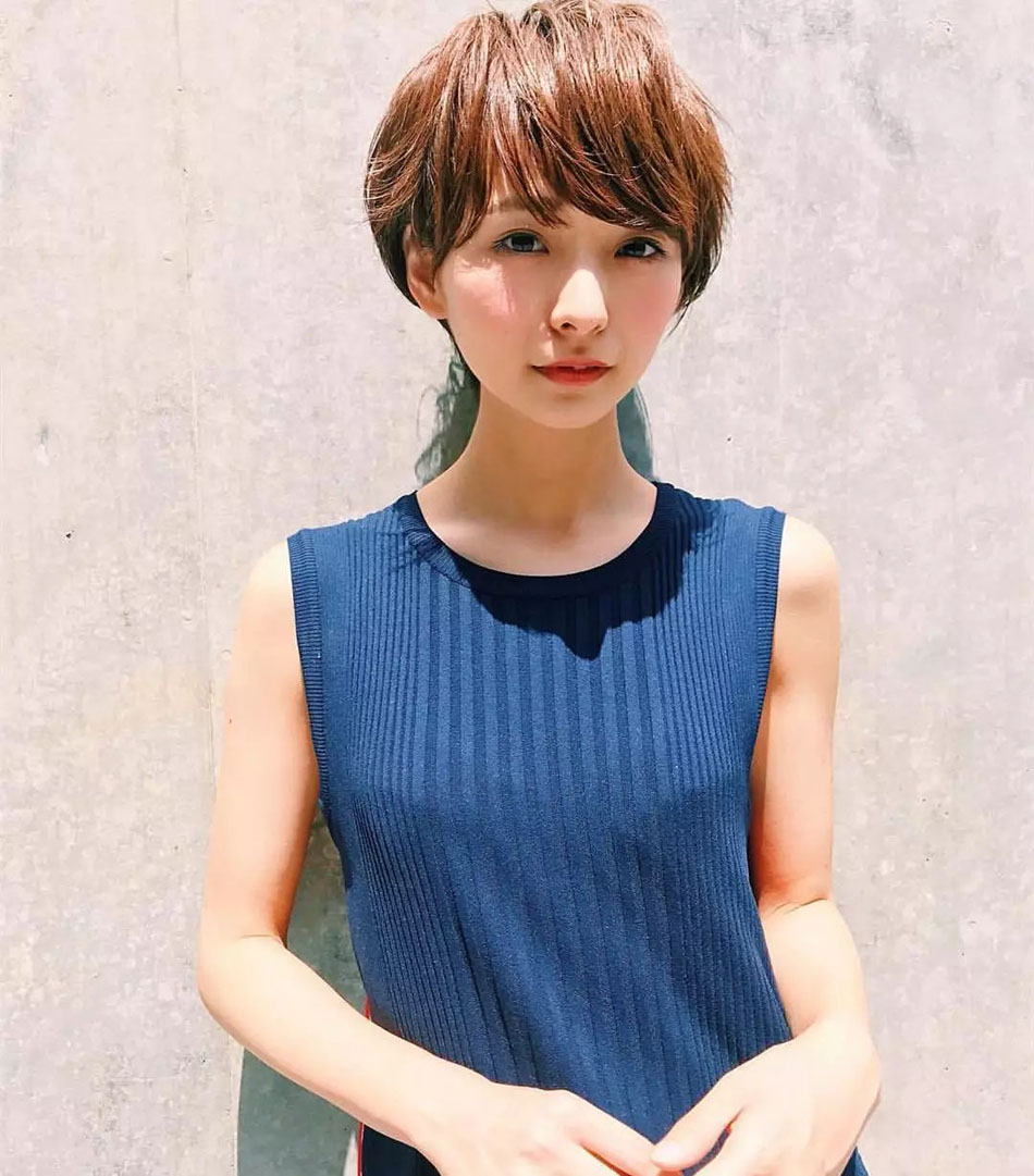 沙宣短发小卷发型图片_短发女生发型沙宣图片_女生短发沙宣发型