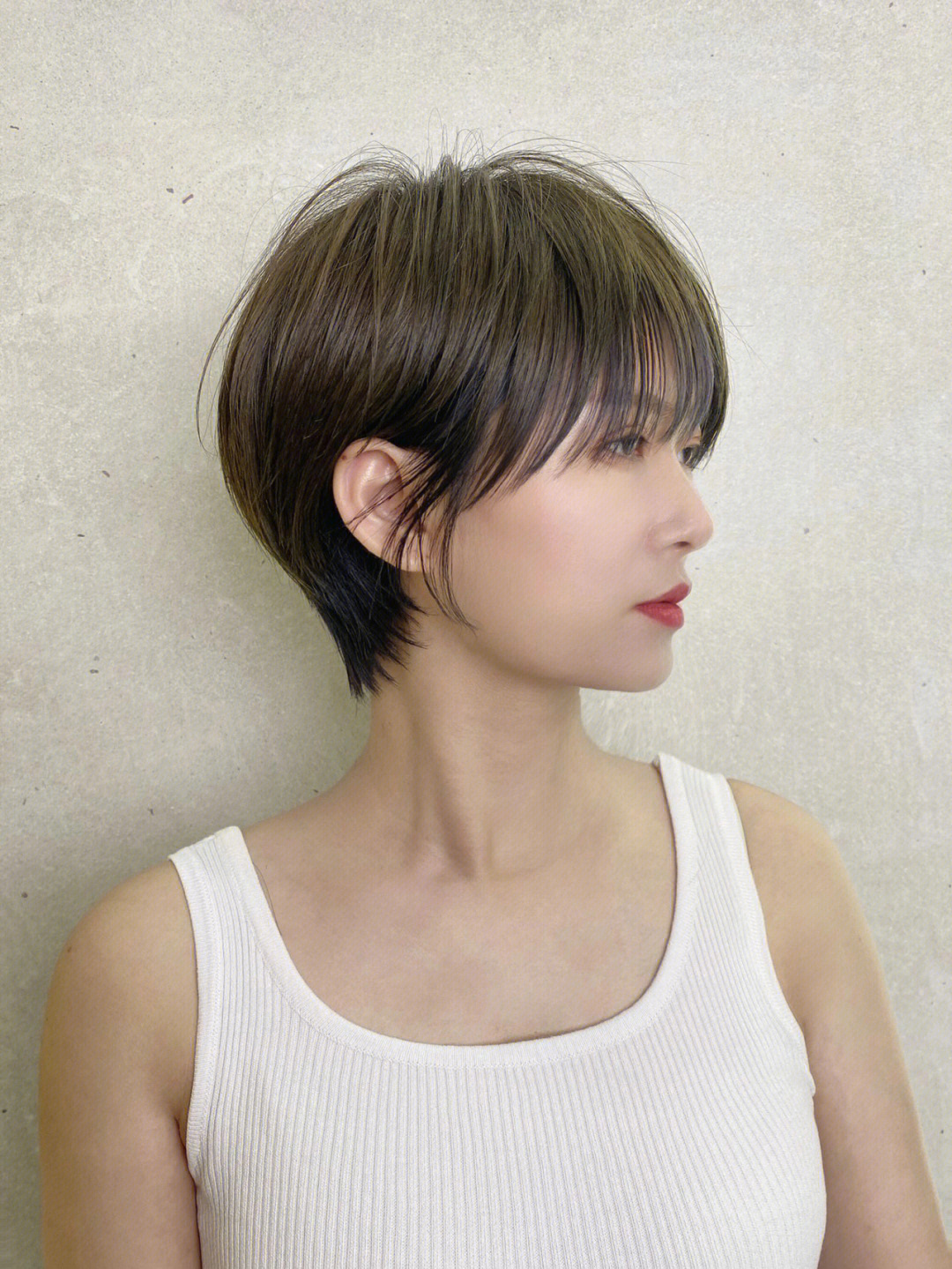 短发女生发型沙宣图片_女生短发沙宣发型_沙宣短发小卷发型图片