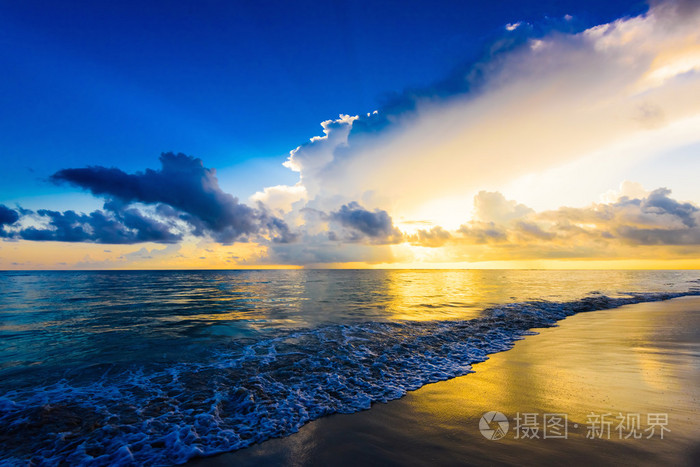 黎明之海,波光洒海上 黎明之海,波光洒海上