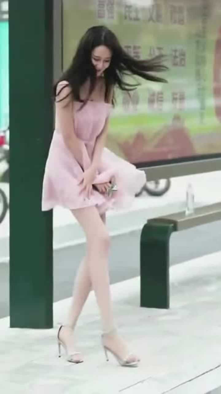 上课调皮乐趣：吹美女裙子小游戏让我乐翻天