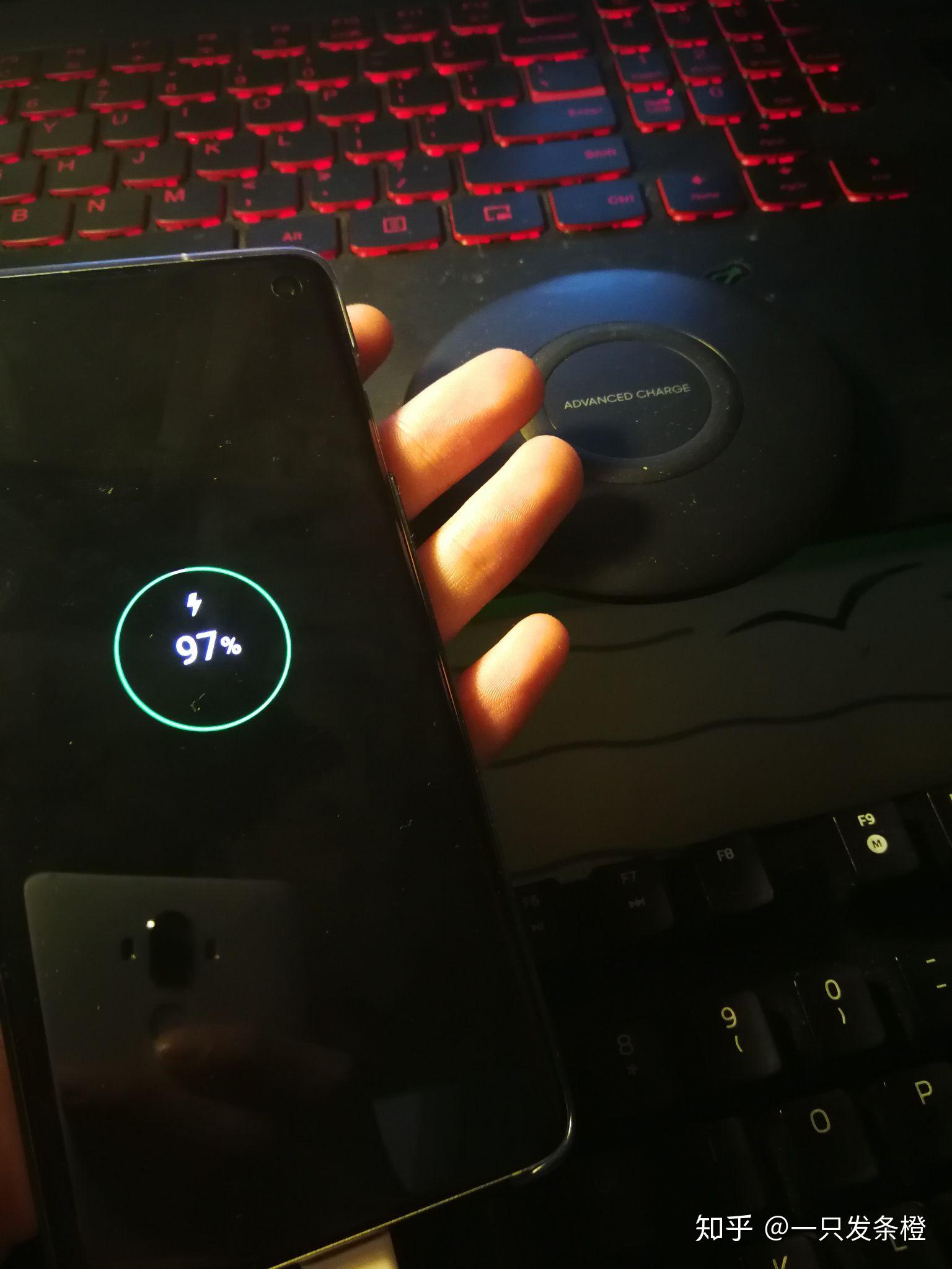 手机晚上玩游戏发烫正常吗_游戏睡着了手机发热一夜_玩游戏睡着了手机发烫