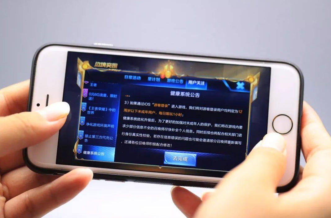 手机上哪可以玩五子棋游戏-手机上的五子棋：放松心情，挑战智慧，共享乐趣，寂寞有伴